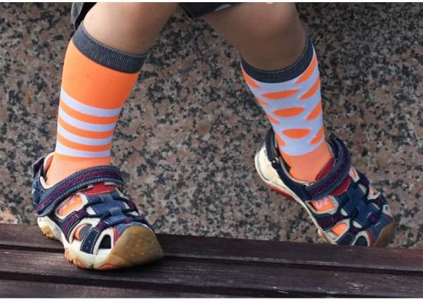 Custom Kids knee length compression socks Manufacturer - Image 4