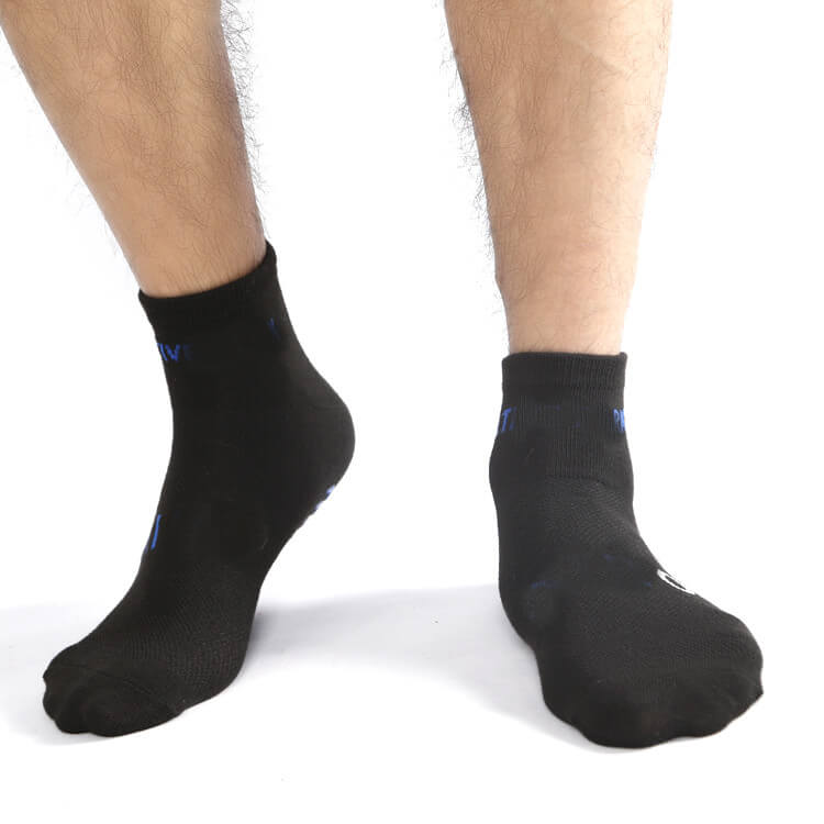 Non slip sports socks