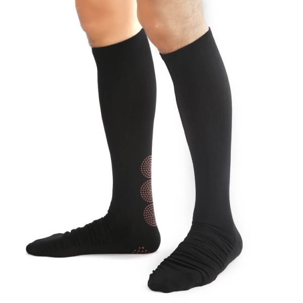 Compression socks with magnetic powder