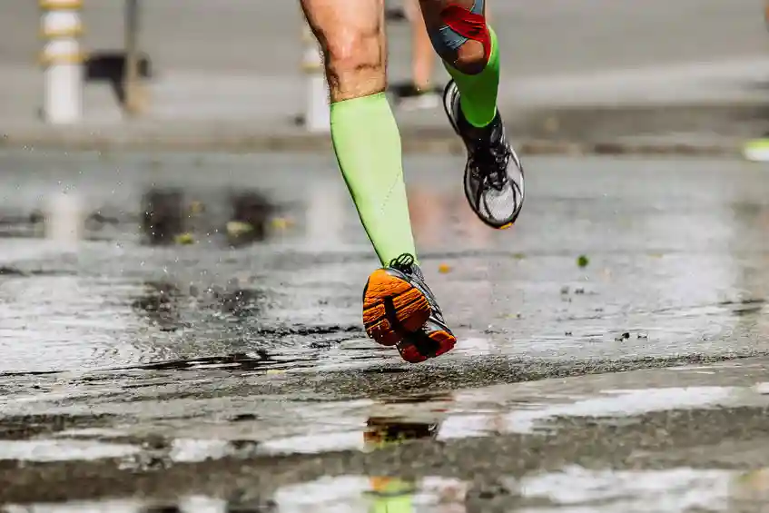 compression socks for running on a wet asphalt during a marathon