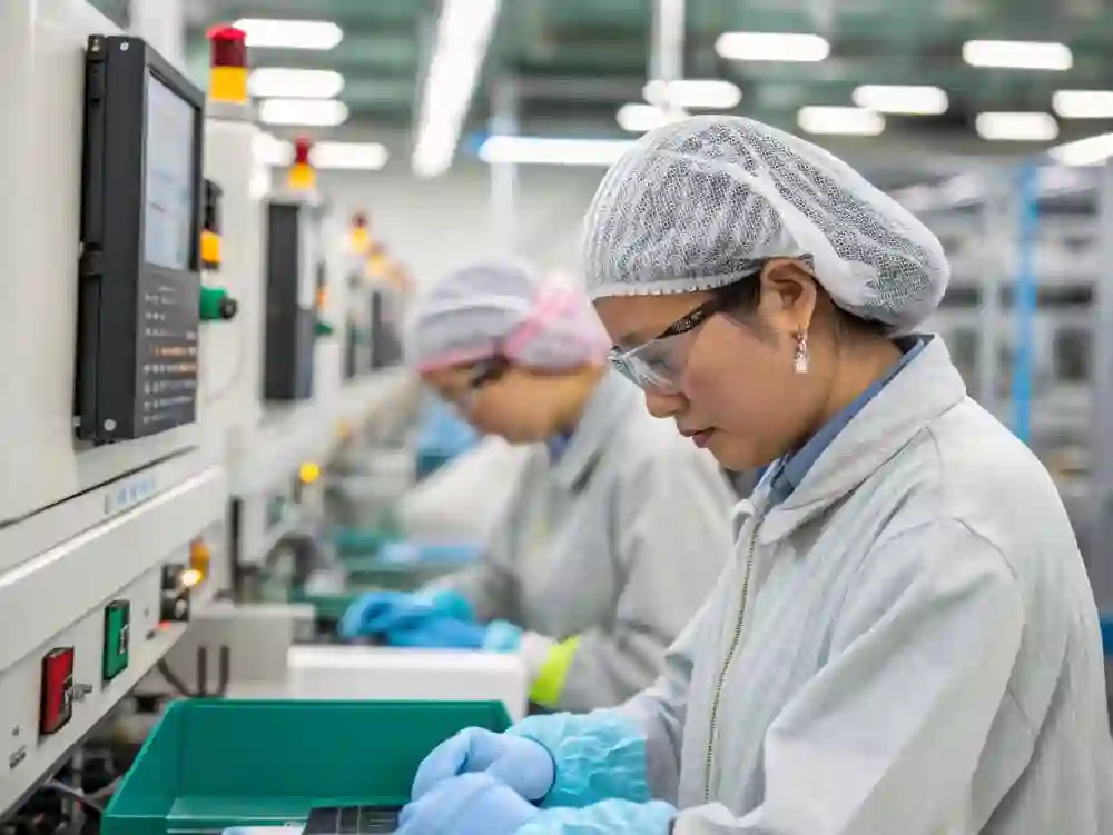 workers electronic manufacturing