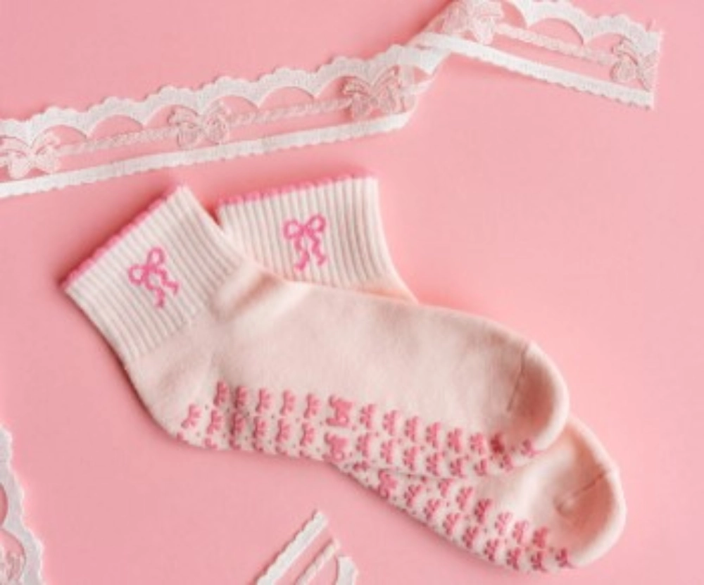 Pilates Grip Socks light pink with pink bow detail and lace
