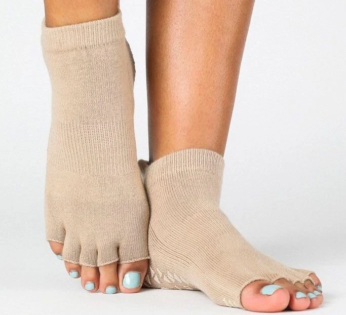 toeless yoga socks 1.