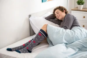 wear compression socks to bed