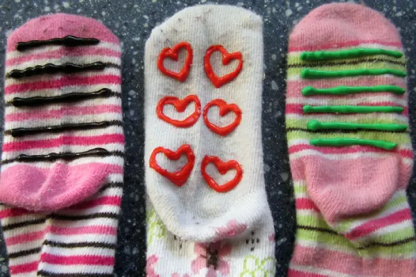 diy grip socks 2