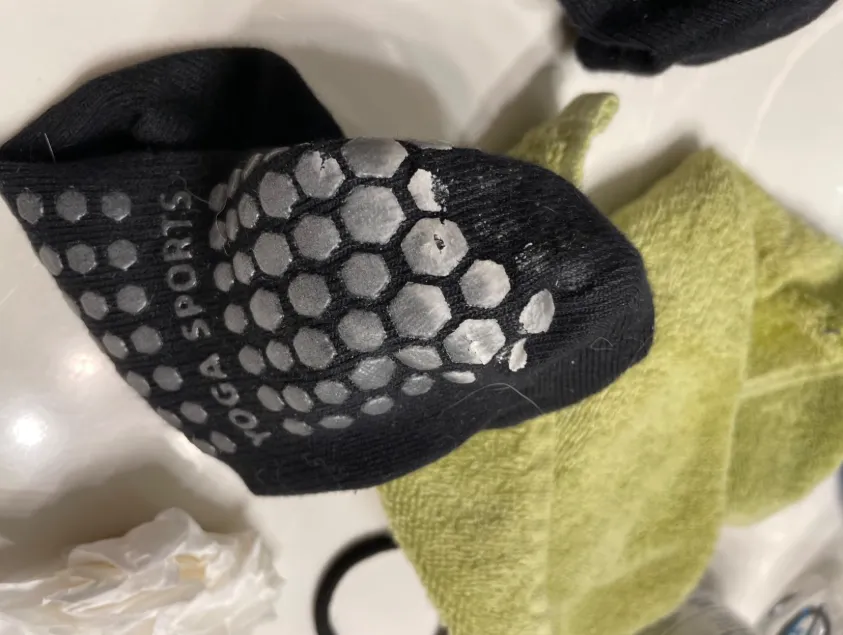 Silicone peeling issue caused by low grade materials in grip socks