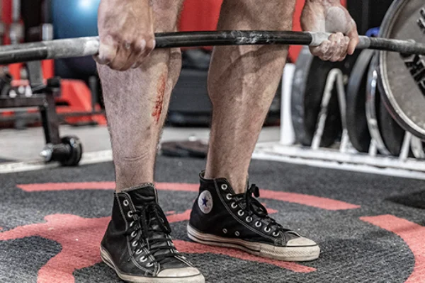 Deadlift socks can protecting shins from barbell scrapes and injuries, but regular can't