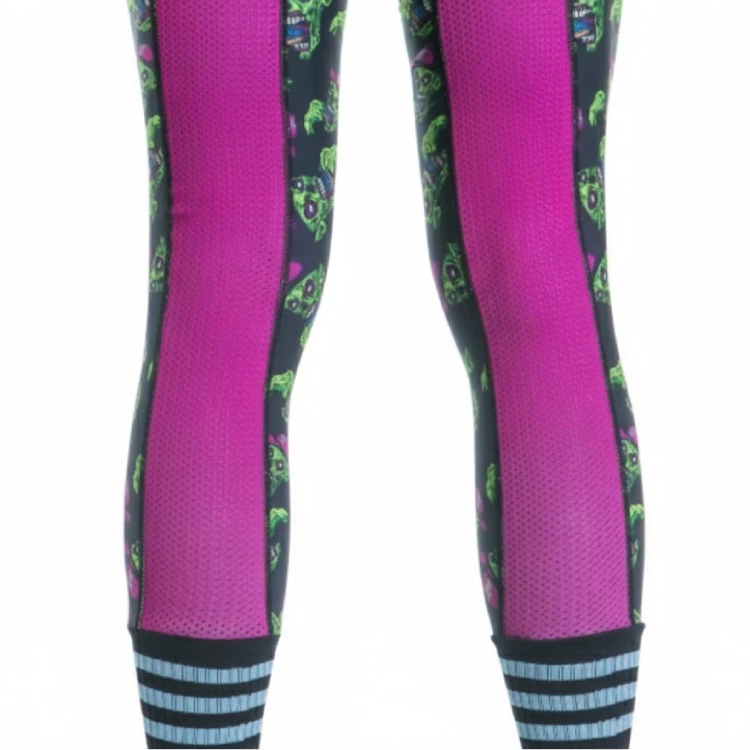 Breathable mesh leg design for enhanced airflow and comfort in motocross socks