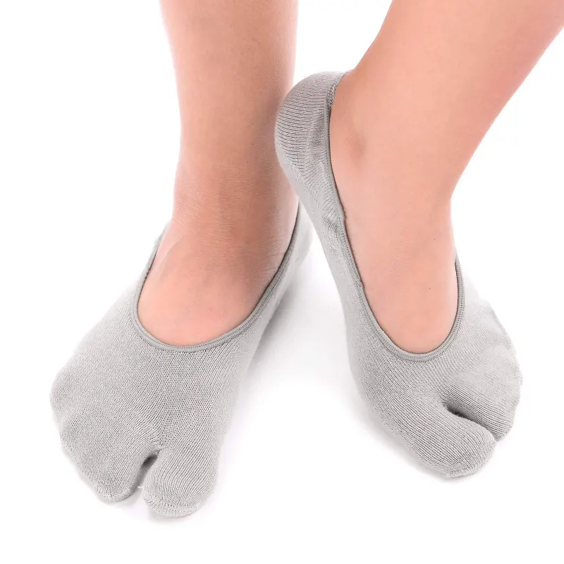 OEM no-show tabi socks in light grey melange, low-cut split toe liners for modern aesthetic and seamless comfort