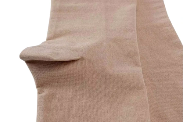 Anatomical heel and ankle construction of flat laid varicose veins compression socks